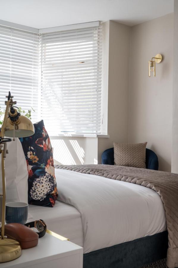 Large Luxury Solihull House - The Residence - Close To Nec - Sleeps 9 ภายนอก รูปภาพ